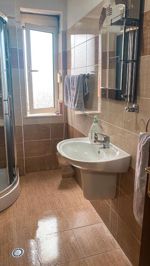 Lando Apartment Shkoder Bagian luar foto